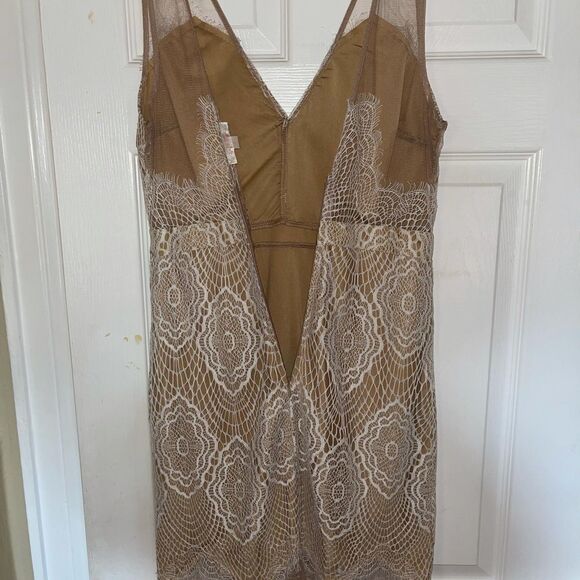 Beige and White Lace Flower Dress Beige and White Lace Flower Dress - Picture 12 of 13